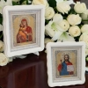 Владмирская Богородица и Спаситель пара икон в киоте из дерева 24х27 см.