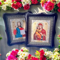 Володимирська Богородиця і Спаситель пара ікон в киоті із дерева 24х27 см.