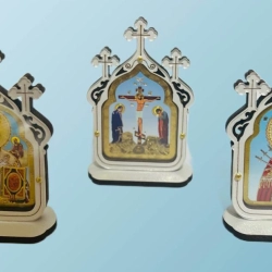 Ікона в авто оргскло на липучці (білий) 9 см.