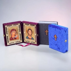 Складень оксамит, риза 21х 25см (виймається) в розкритому стані 42х25 см.
