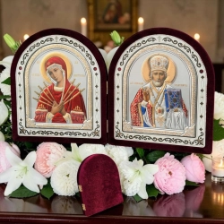 Богородиця Семистрільна і Святий Миколай складень оксамит арка оргскло 22х18 см.