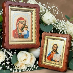 Венчальная пара 20х18 см. в фигурном киоте из дерева литография.