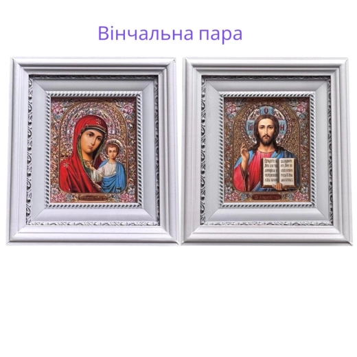 Вінчальна пара в білому праямому кіоті із дерева та багетом 18х20см.
