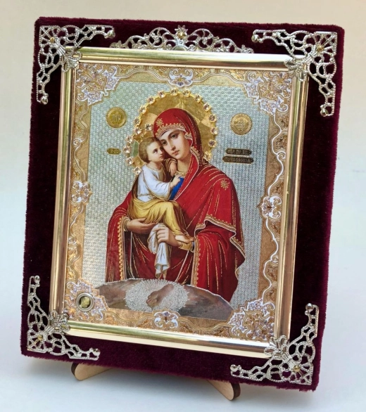 Икона в ассортименте с частицей ладана, бархат с украшениями.
