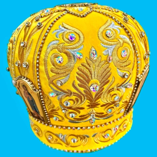 Митра вышитая украшена камнями р 59. бархат