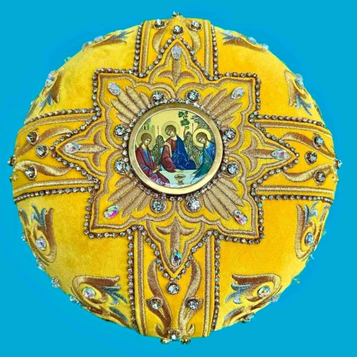 Митра вышитая украшена камнями р 59. бархат