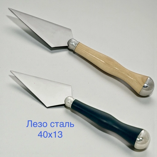 Копіє велике дерево фігурна ручка сфера, довжина 24 см. лезо 12 см.